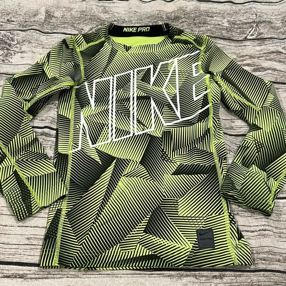 Nike Pro Compression Tight Fit Ling Sleeved Tee Size Medium